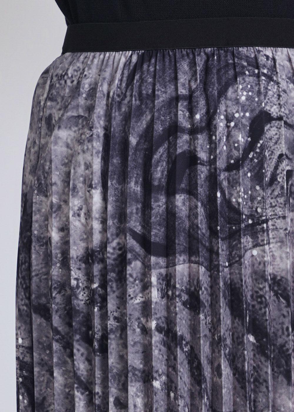 Grey Abstract Print Pleated Midi Skirt
