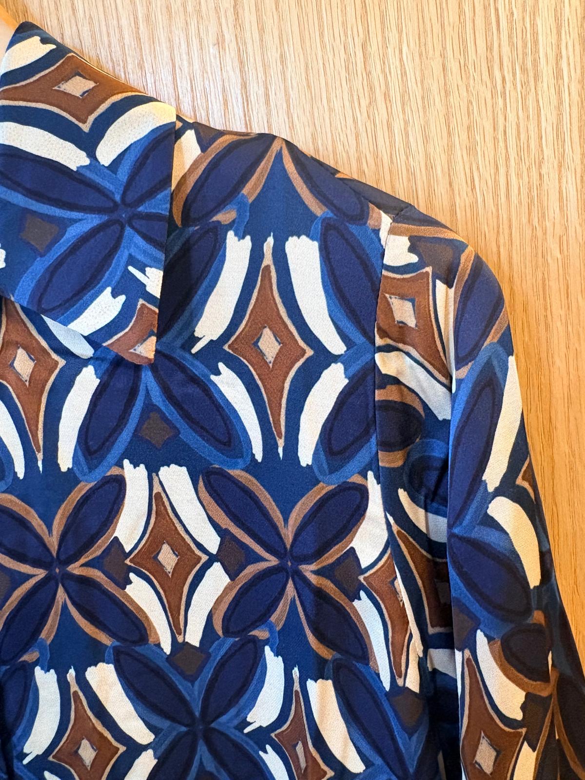Made in Italy Women's Navy & Brown Geometric Print Satin Blouse